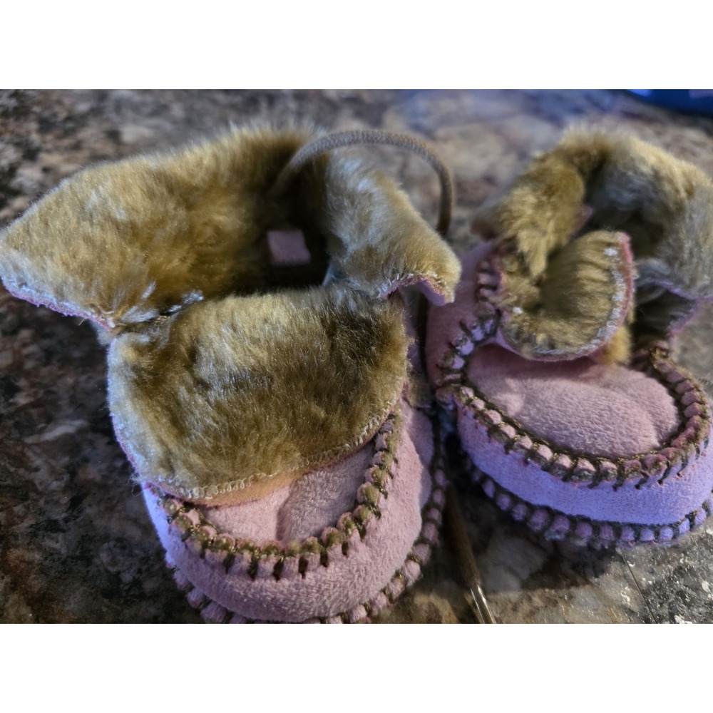 Mocosins. Baby girl shoes. Faux Fur on edges. Pink. Faux Fur inside shoe size